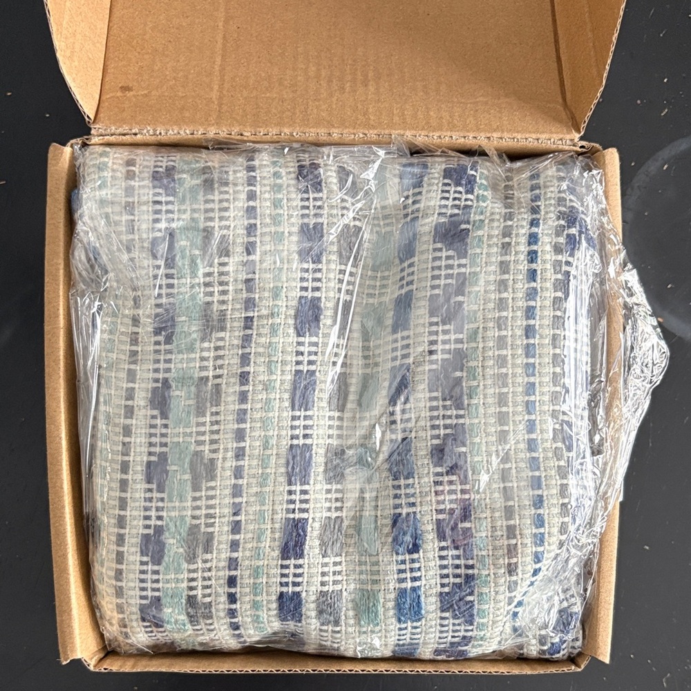 🪷NIB Blue & White Decorative Throw Pillow Covers 18x18", Set of 2, Chenille - Picture 5 of 6